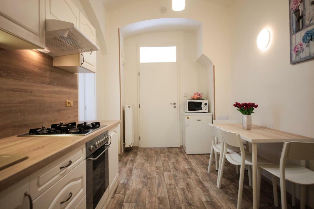 Family Duplex On Wenceslas Square Appartement Praag Buitenkant foto